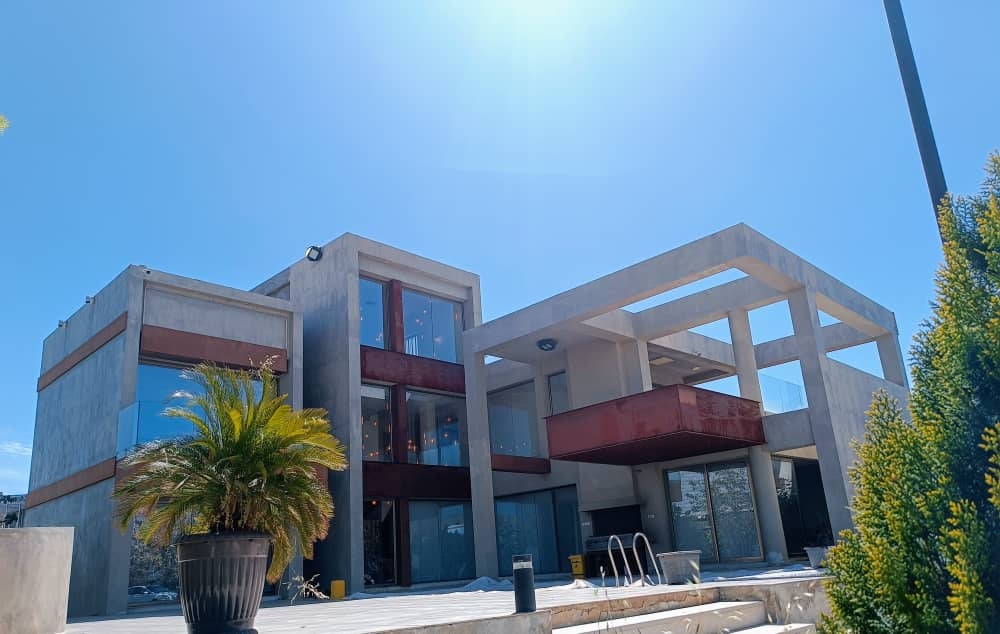 اجاره ویلا با حوضچه آبگرم و استخر در قلات - شیراز