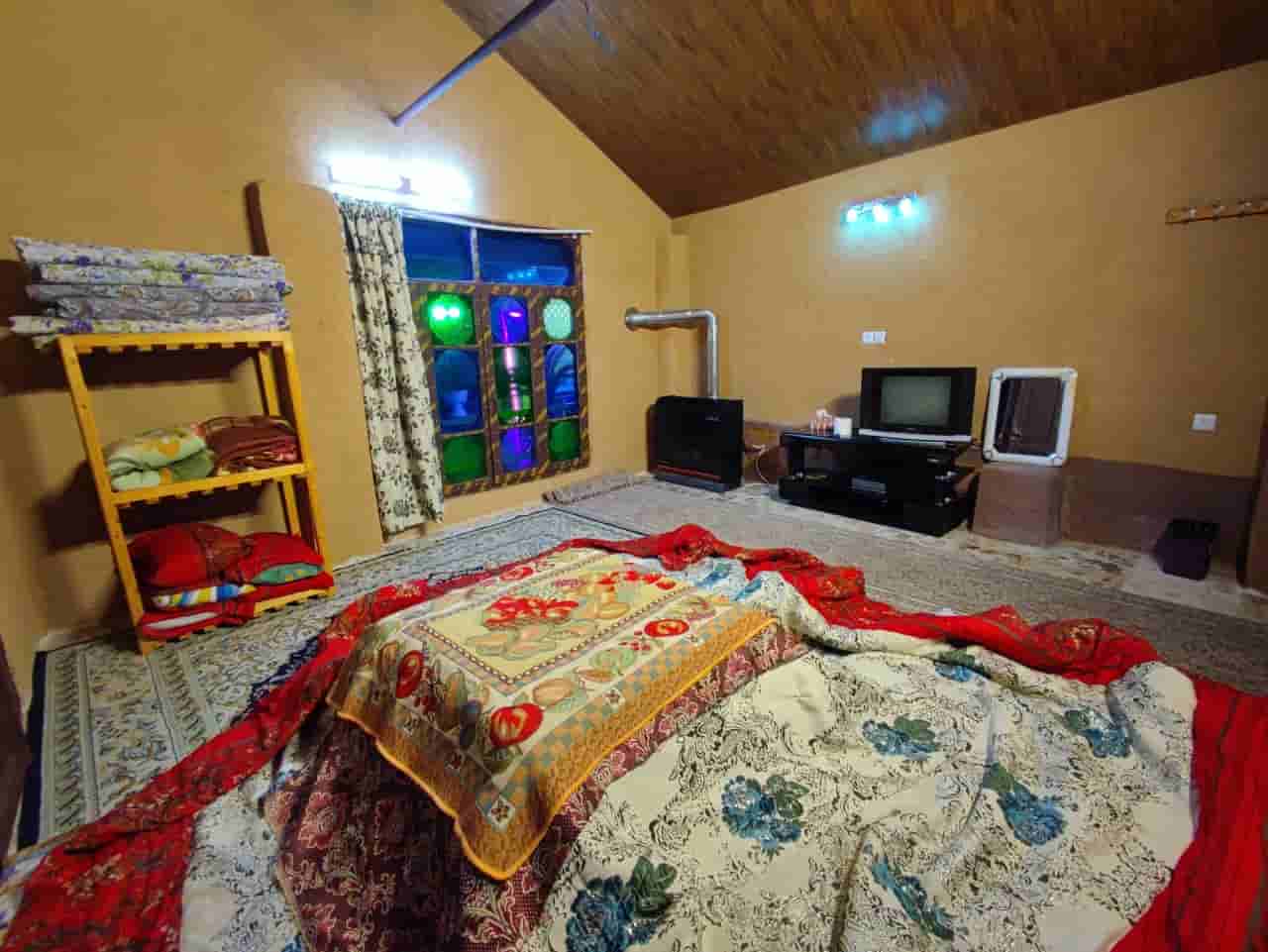 عکس اقامتگاه بومگردی جنگلی در روستای جمشیدآباد زیر آب - کلبه 3 یلدا