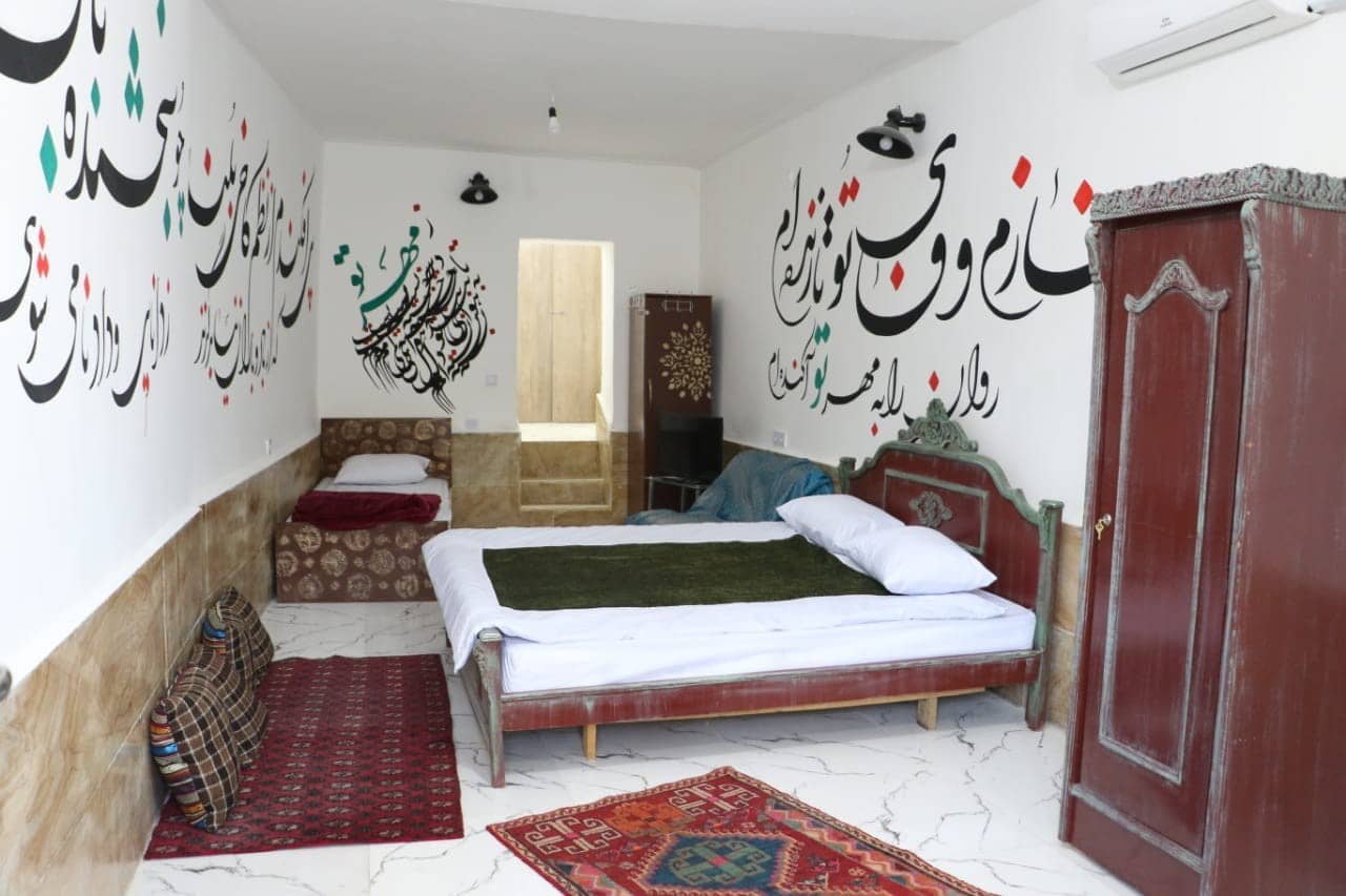 اقامتگاه بومگردی در باب انار شهر خفر - گرد آفرین