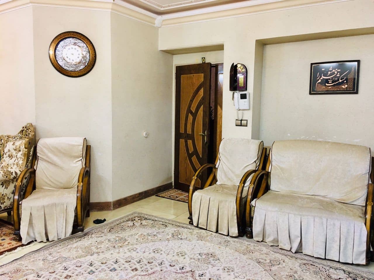 اجاره منزل مبله در کاوه اصفهان - دوخوابه همکف سالن