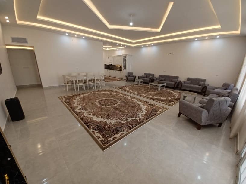 ویلا با استخرسرپوشیده آبگرم در شاهنامه - نفیس 8 حیاط