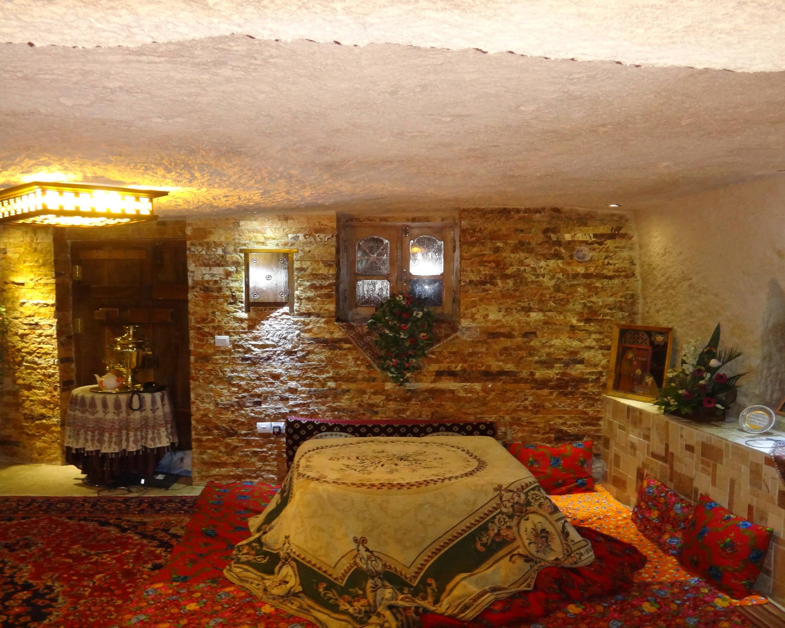 اجاره اقامتگاه صخره ای در روستای کندوان