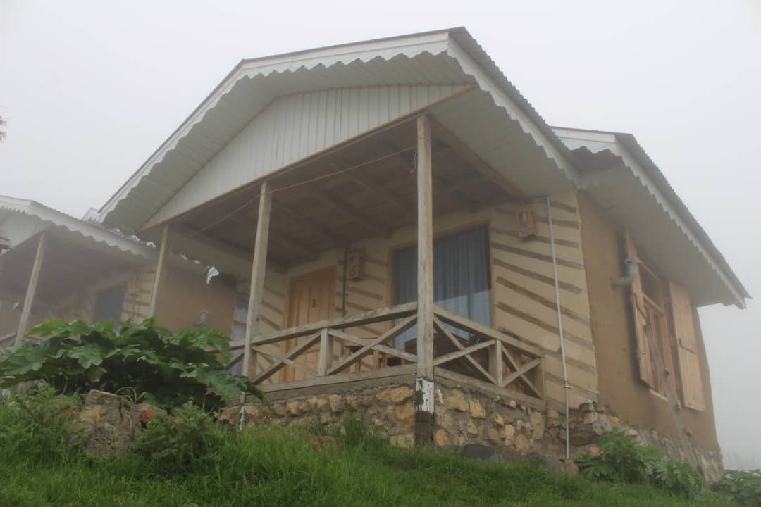 کلبه چوبی در جاده ییلاقی مریان روستای گودول - 1
