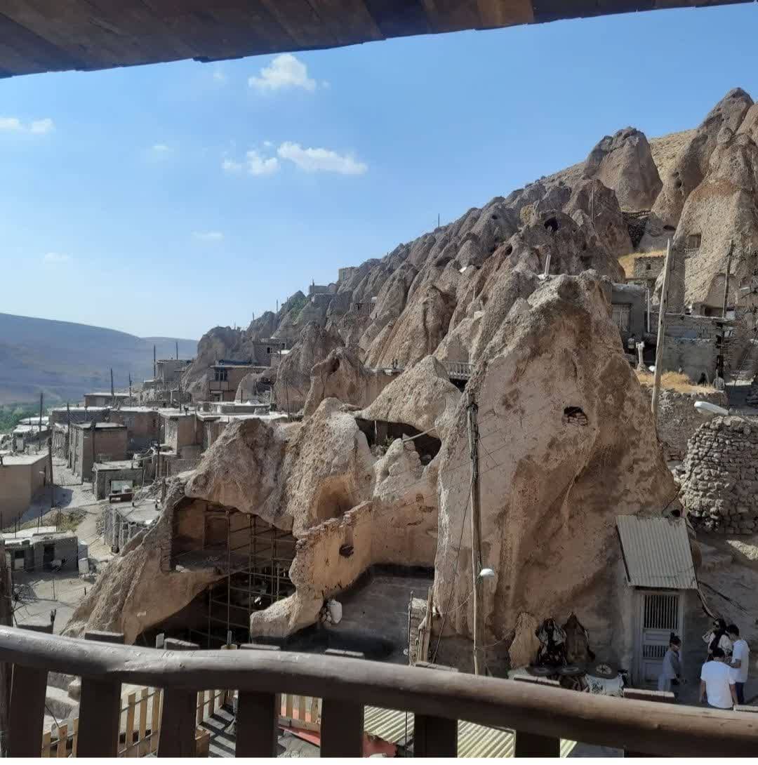 اجاره اقامتگاه صخره ای در روستای توریستی کندوان