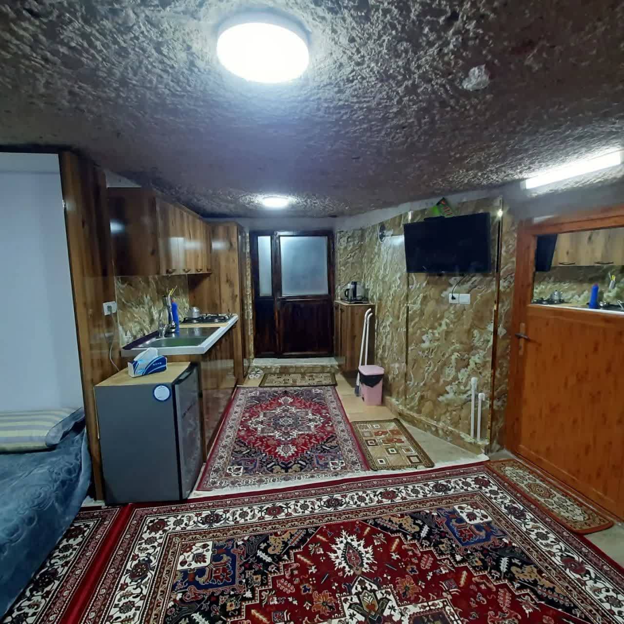 اجاره اقامتگاه صخره ای در روستای توریستی کندوان