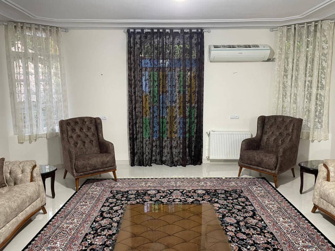 ویلا با استخر روباز آبگرم در شهریار استخر و حیاط