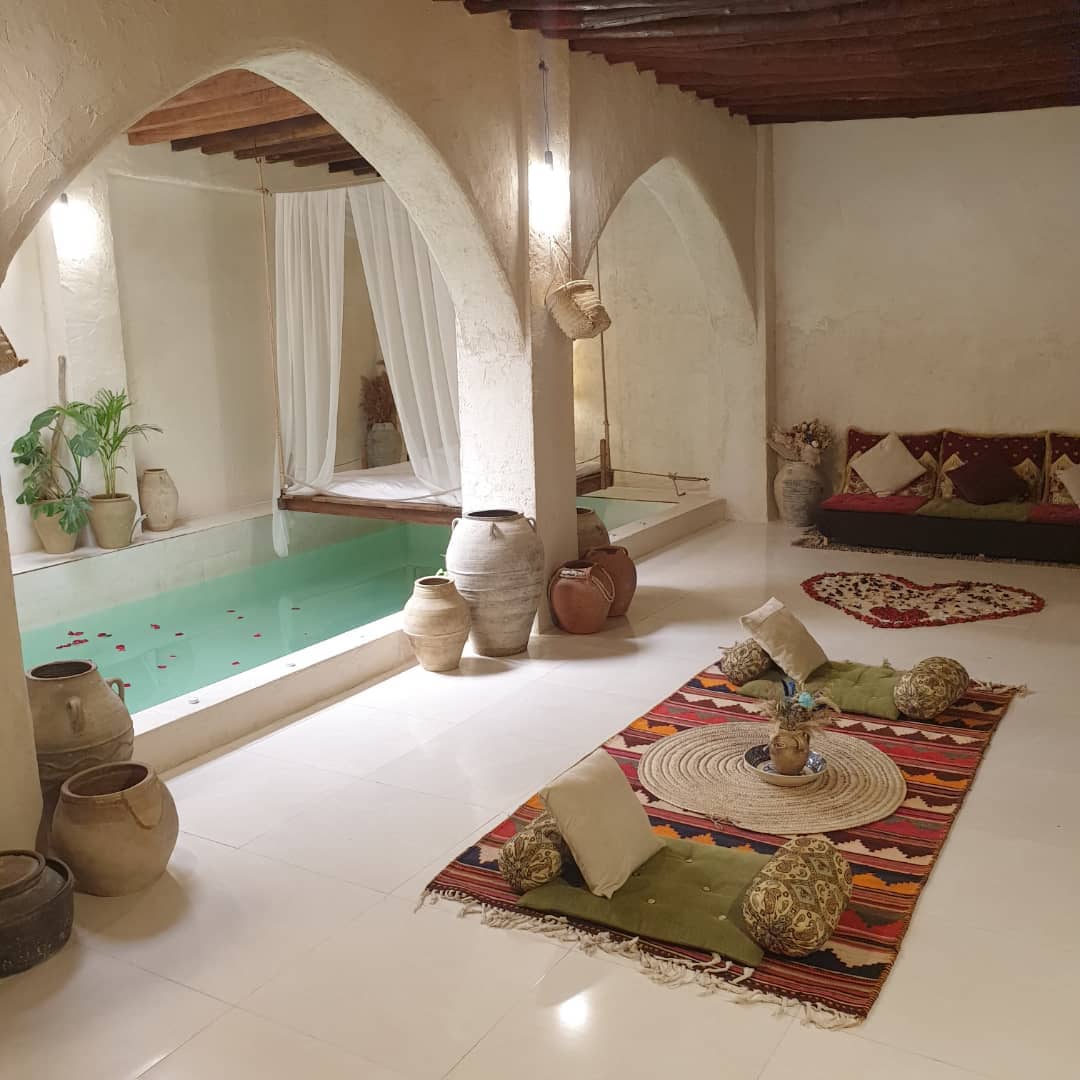 اجاره اقامتگاه بومگردی استخردار در رباط بندو - اتاق رومنس نما ساختمان 