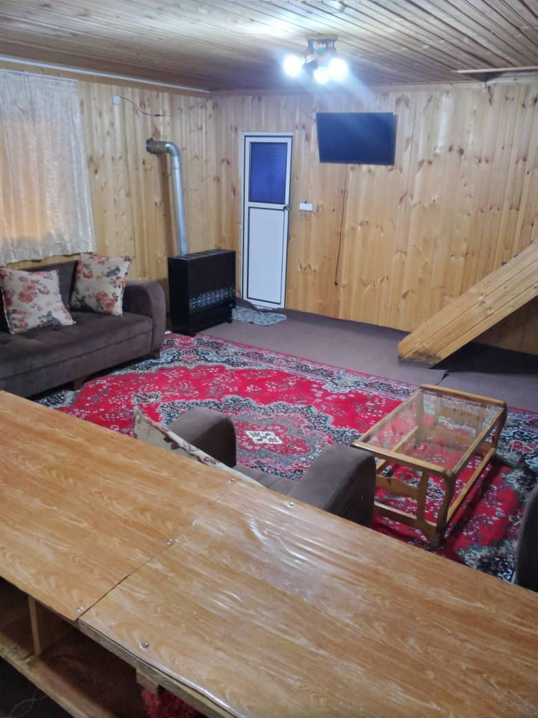 کلبه چوبی در جاده ییلاقی طاسکو ماسال