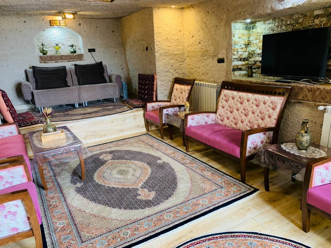 اقامتگاه صخره ای در کندوان تبریز