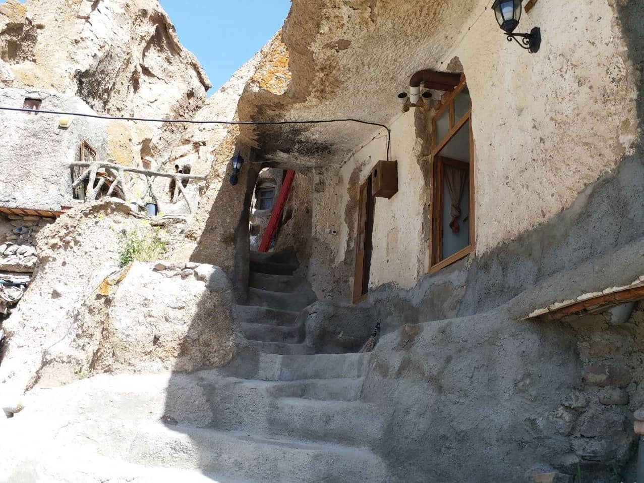 اقامتگاه صخره ای در کندوان - شماره 1