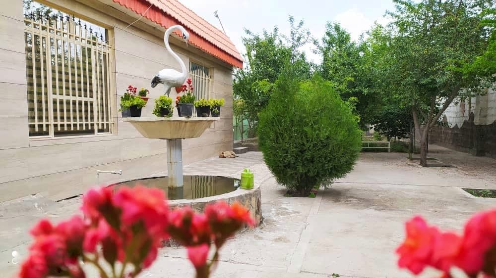  باغ ویلا با استخر روباز آبسرد در مشهد