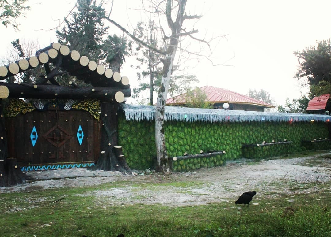 نمایی از درب ورودی