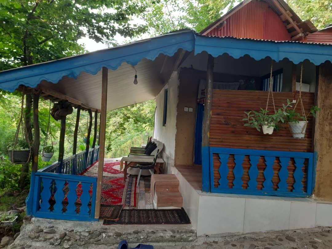 اجاره سوئیت سنتی کنار رودخانه در روستای ازبرم سیاهکل  