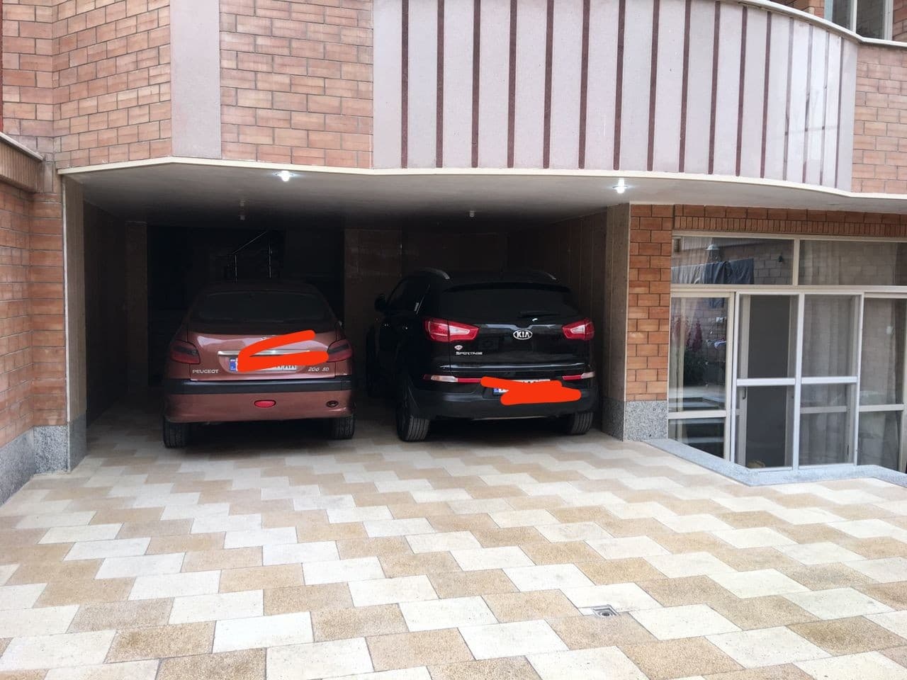 نمایی از پارکینگ