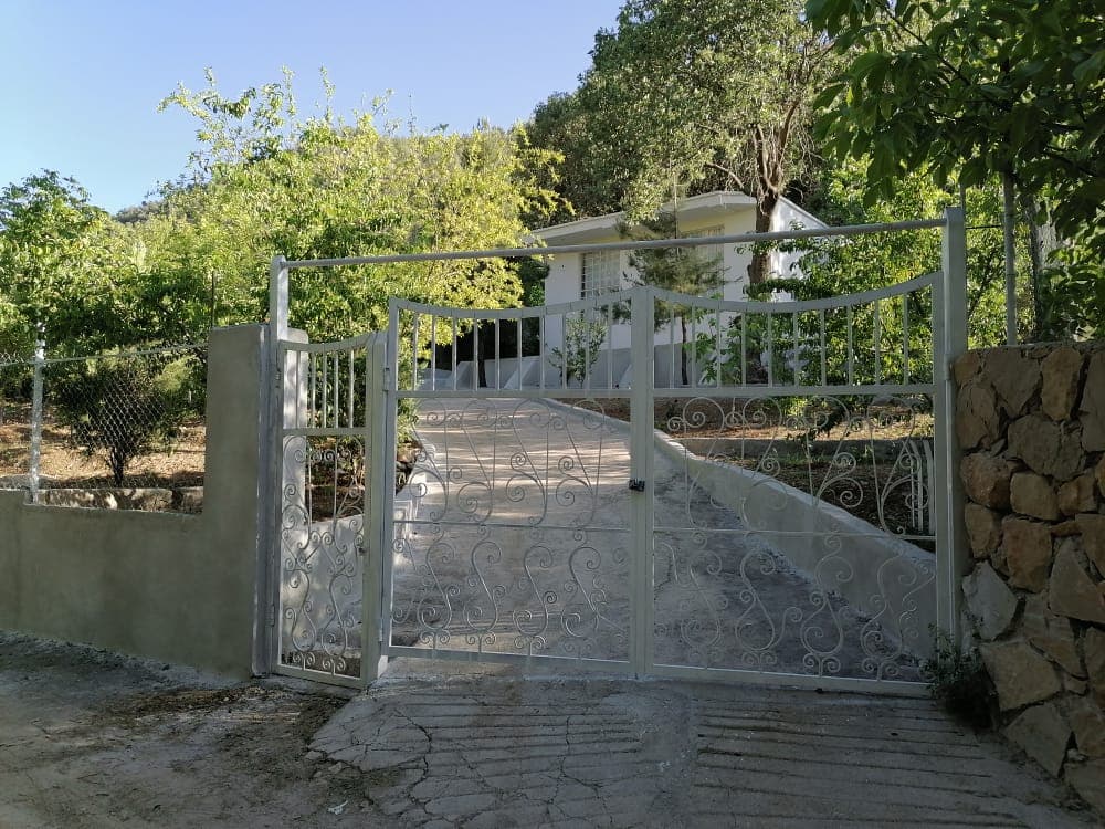 حیاط اقامتگاه