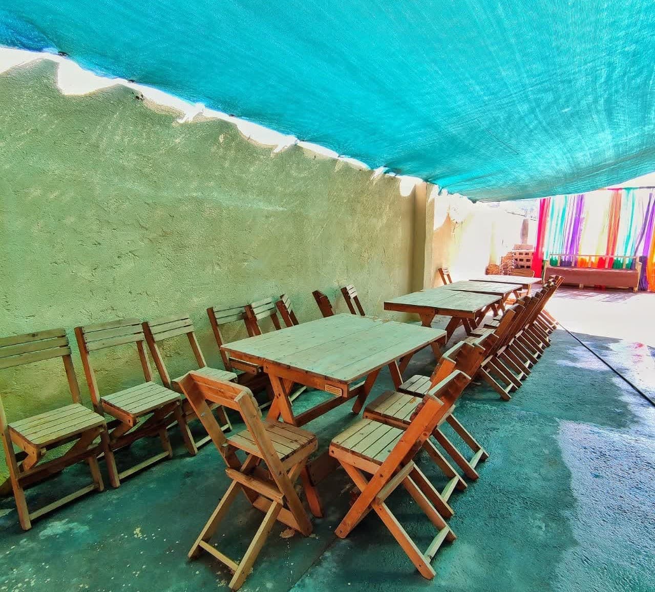 حیاط اقامتگاه