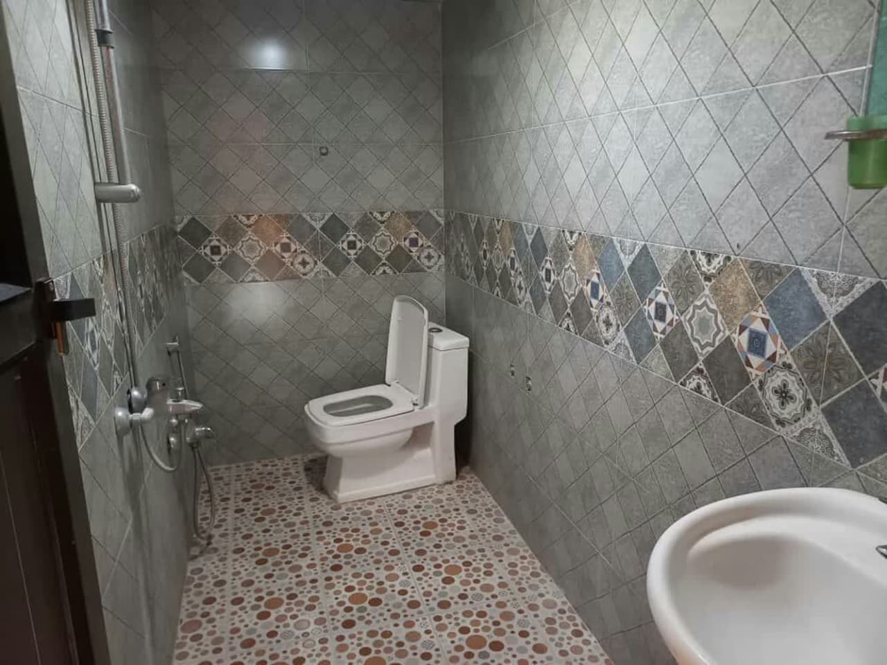 توالت فرنگی و حمام