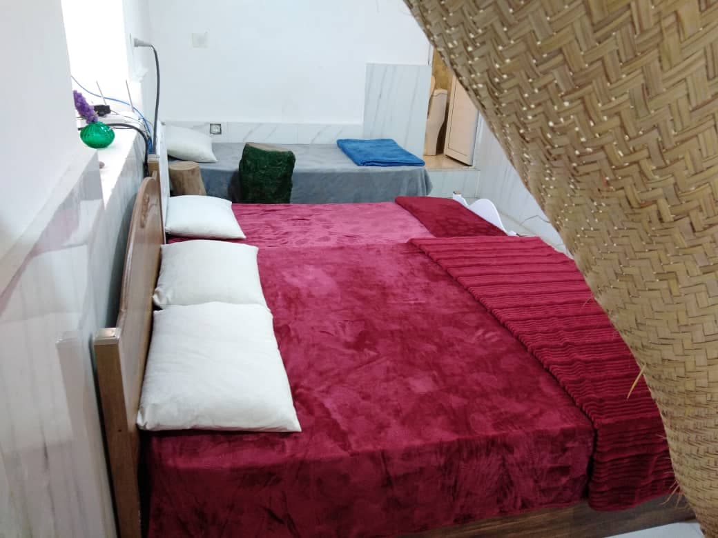 اتاق بومگردی در جزیره هرمز - ماجرا رنگی