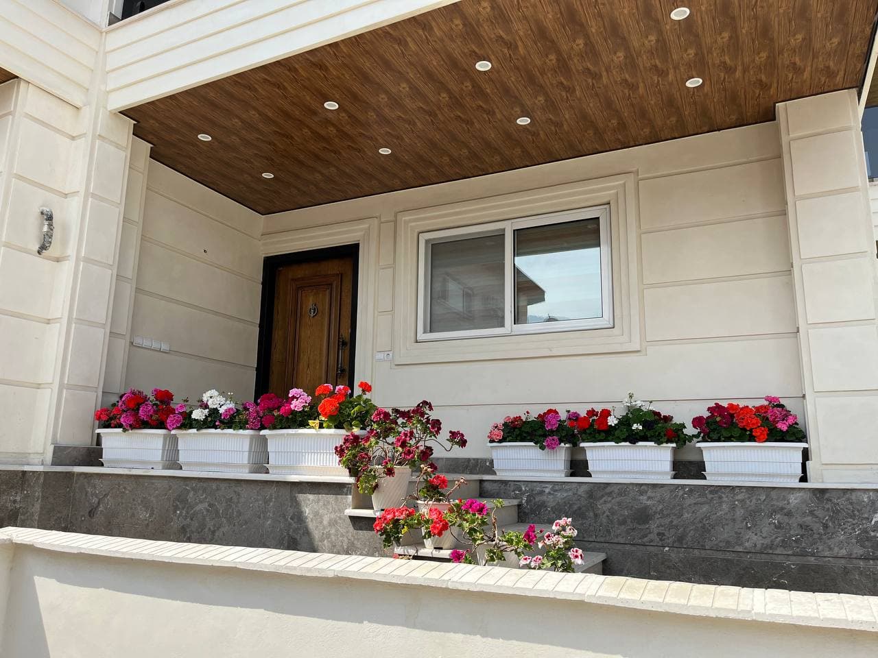 محوطه بیرونی