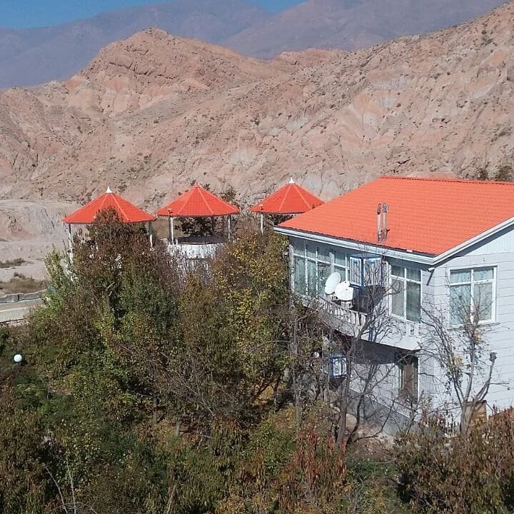 اجاره  باغ و ویلا کوهستانی درحصار نیشابور  
