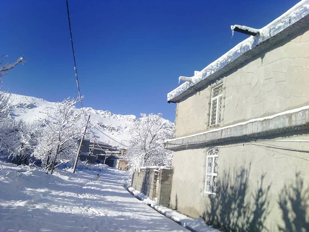 خانه باغ ویلایی در کمهر سپیدان - نزدیک رودخانه