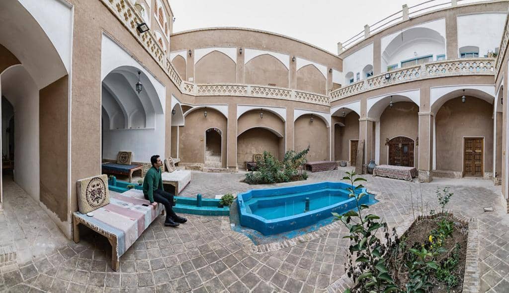 اجاره خانه سنتی در کمال الملک کاشان - یلدا